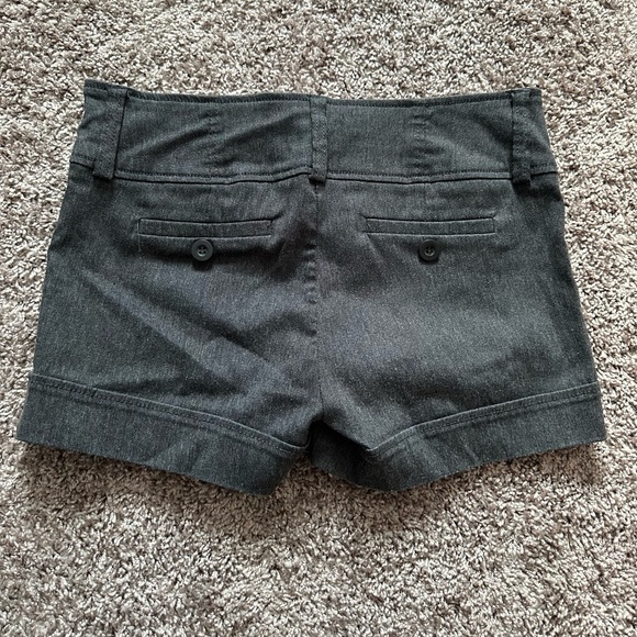 2x Dynamite Shorts - Picture 3 of 6